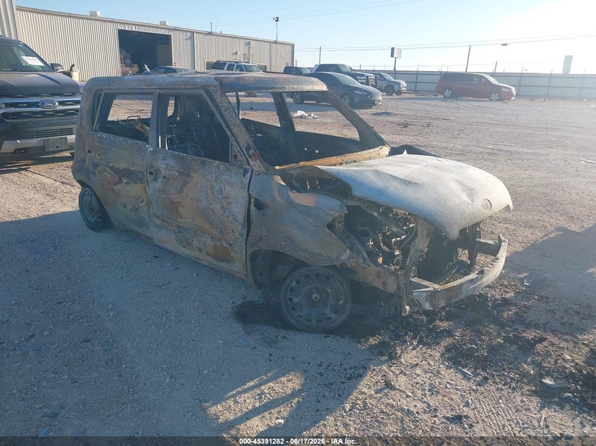 2013 Kia Soul VIN KNDJT2A52D7515208 IAAI salvage auction — BURN, Non-Repairable (Texas), sold $25 on 2026-07-30 (photo 1)
