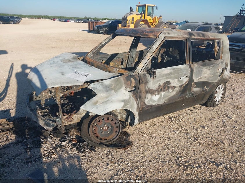 2013 Kia Soul VIN KNDJT2A52D7515208 IAAI salvage auction — BURN, Non-Repairable (Texas), sold $25 on 2026-07-30 (photo 2)