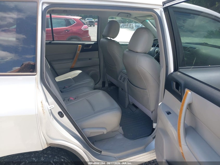 2009 Toyota Highlander VIN JTEEW41A192029930 IAAI salvage auction — NORMAL WEAR, Original (Kentucky), sold $1,800 on 2026-07-28 (photo 8)