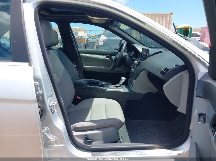 2008 Mercedes-benz C class VIN WDDGF54X08F059503 IAAI salvage auction — NORMAL WEAR, Clear (Hawaii), sold $300 on 2026-08-11 (photo 5)