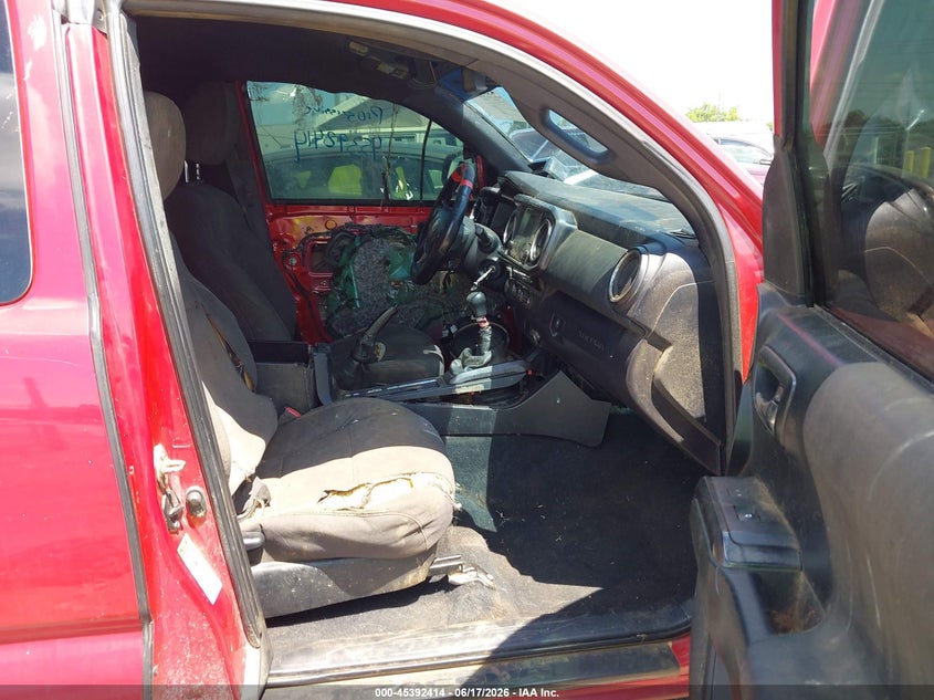 2017 Toyota Tacoma VIN 5TFSZ5AN2HX050374 IAAI salvage auction — LEFT SIDE, Clear (Tennessee), sold $5,500 on 2026-07-23 (photo 5)