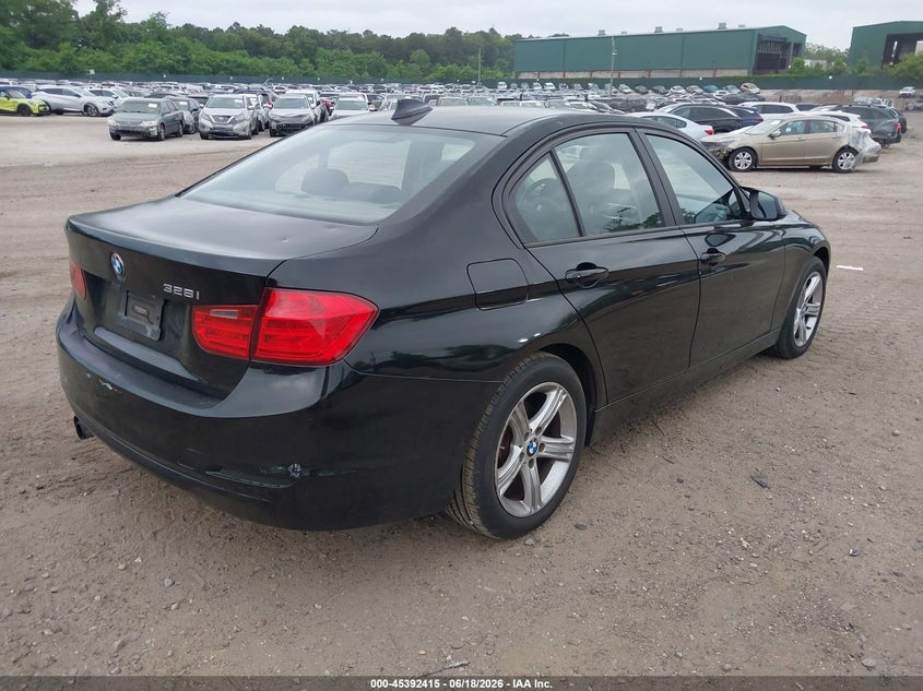 2013 BMW 3er VIN WBA3B3C53DJ976254 IAAI salvage auction — SIDE, Mv-907A (New York), sold $750 on 2026-07-07 (photo 4)