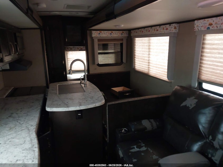 2018 Grand design Other VIN 573TE3221J6606865 IAAI salvage auction — HAIL, Clear (Oklahoma), sold $6,550 on 2026-09-22 (photo 5)