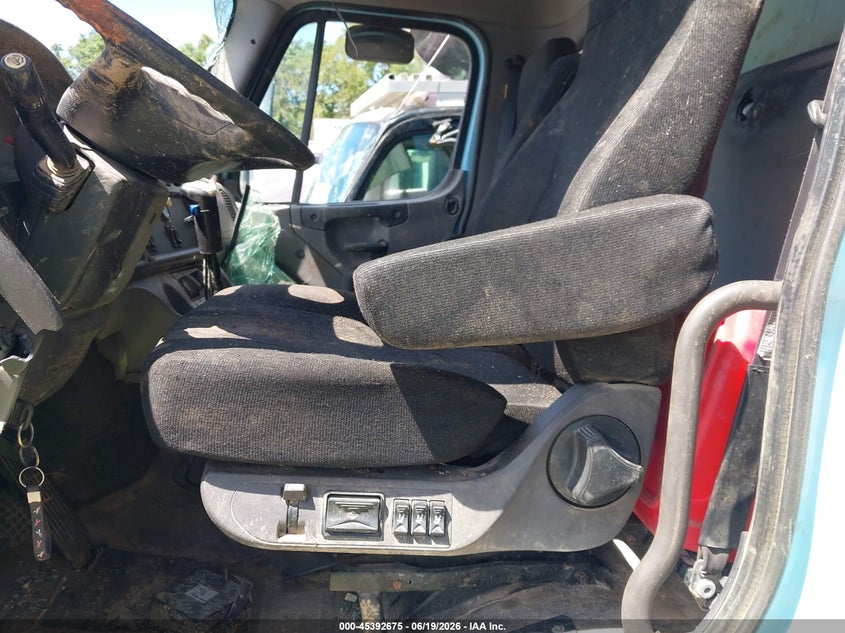 2017 Freightliner 114sd VIN 3ALSG3DV0HDJD5767 IAAI salvage auction — FRONT END, Salvage (Virginia), sold $13,050 on 2026-08-12 (photo 5)