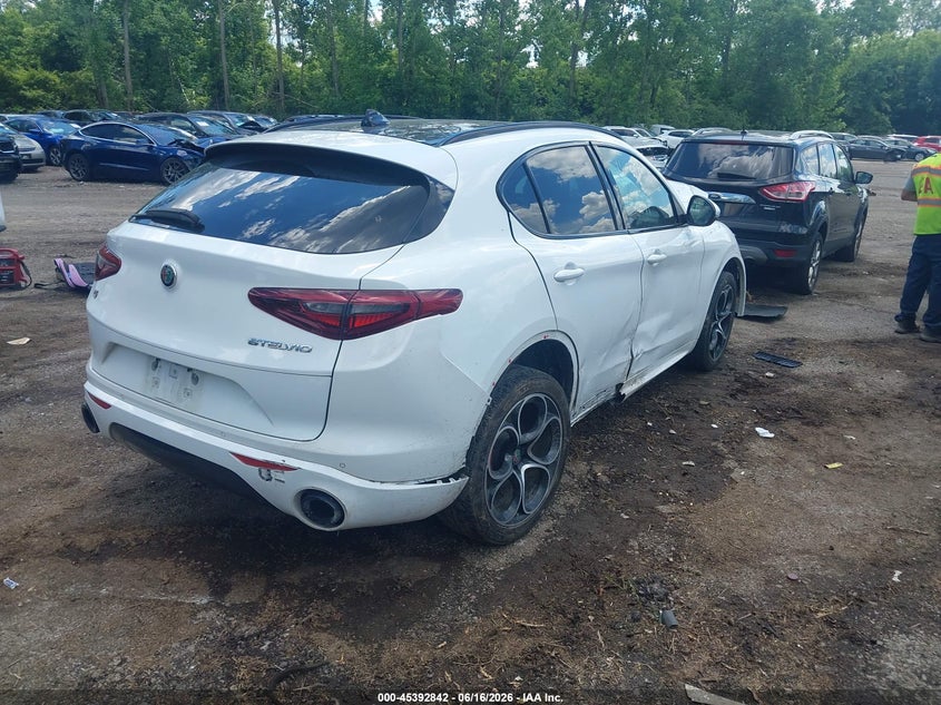 2021 Alfa romeo Stelvio VIN ZASPAKBN3M7D00734 IAAI salvage auction — FRONT END, Salvage (Ohio), sold $25 on 2026-07-28 (photo 4)