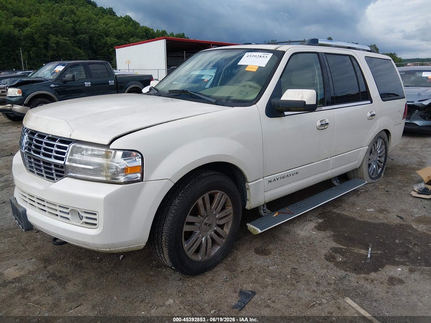 2007 Lincoln Navigator VIN 5LMFU285X7LJ19931 IAAI salvage auction — NORMAL WEAR, Clear-Dealer Only (West Virginia), sold $175 on 2026-07-09 (photo 2)