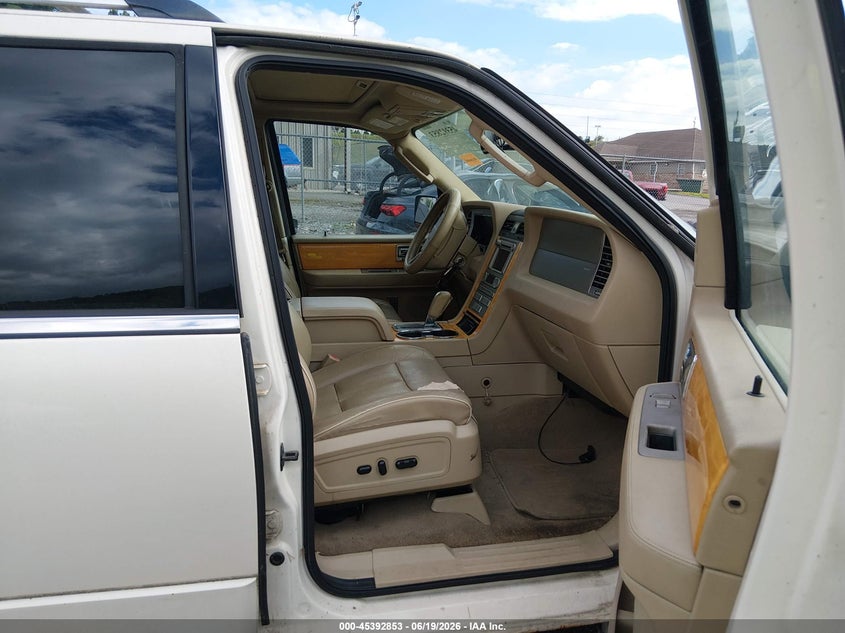 2007 Lincoln Navigator VIN 5LMFU285X7LJ19931 IAAI salvage auction — NORMAL WEAR, Clear-Dealer Only (West Virginia), sold $175 on 2026-07-09 (photo 5)