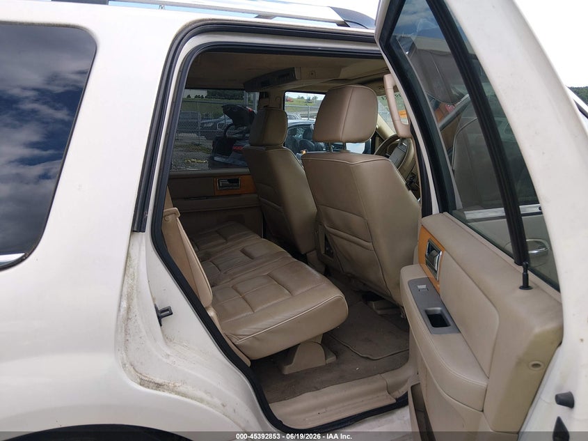 2007 Lincoln Navigator VIN 5LMFU285X7LJ19931 IAAI salvage auction — NORMAL WEAR, Clear-Dealer Only (West Virginia), sold $175 on 2026-07-09 (photo 8)