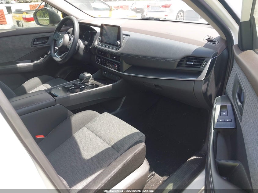 2021 Nissan Rogue VIN JN8AT3AA4MW001891 IAAI salvage auction — SIDE, Salvage Title, sold $5,600 on 2026-07-31 (photo 5)