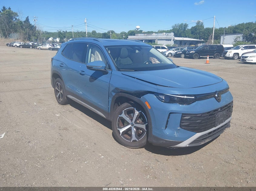 2025 Volkswagen Tiguan VIN 3VVMR7RM5SM036337 — IAAI salvage auction photo