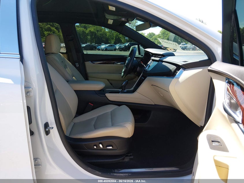 2017 Cadillac Xt5 VIN 1GYKNERS6HZ218151 IAAI salvage auction — RIGHT FRONT, Salvage (Idaho), sold $2,200 on 2026-07-10 (photo 5)