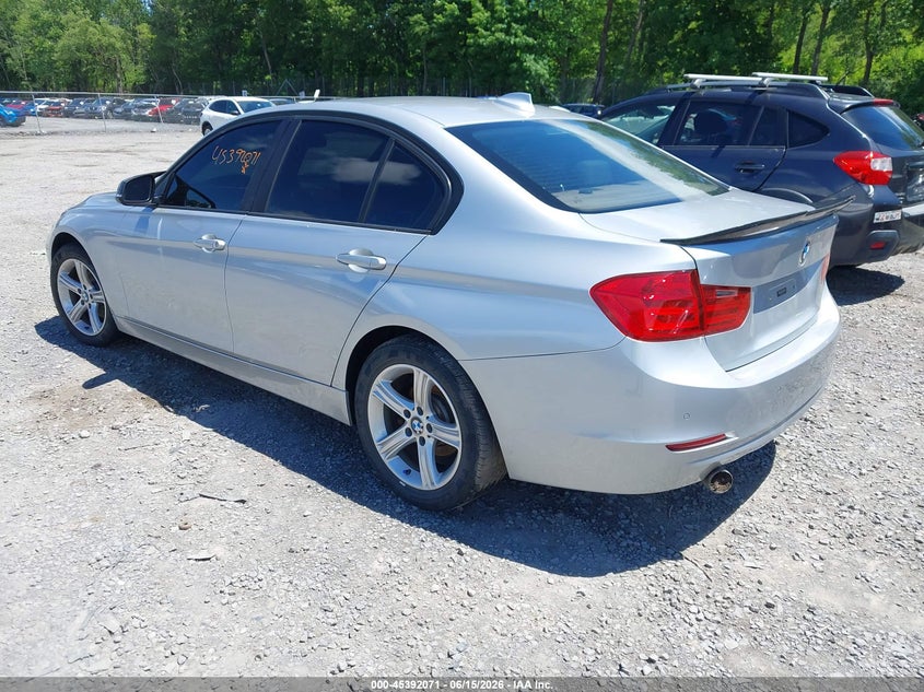 2014 BMW 3er VIN WBA3B5C57EF599511 IAAI salvage auction — UNDERCARRIAGE, Salvage Title, sold $125 on 2026-08-18 (photo 3)