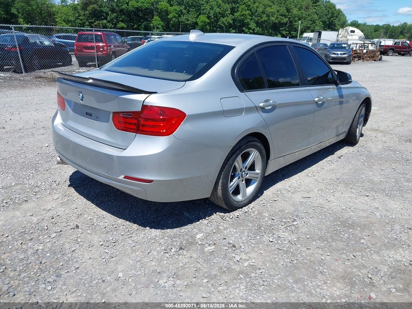 2014 BMW 3er VIN WBA3B5C57EF599511 IAAI salvage auction — UNDERCARRIAGE, Salvage Title, sold $125 on 2026-08-18 (photo 4)