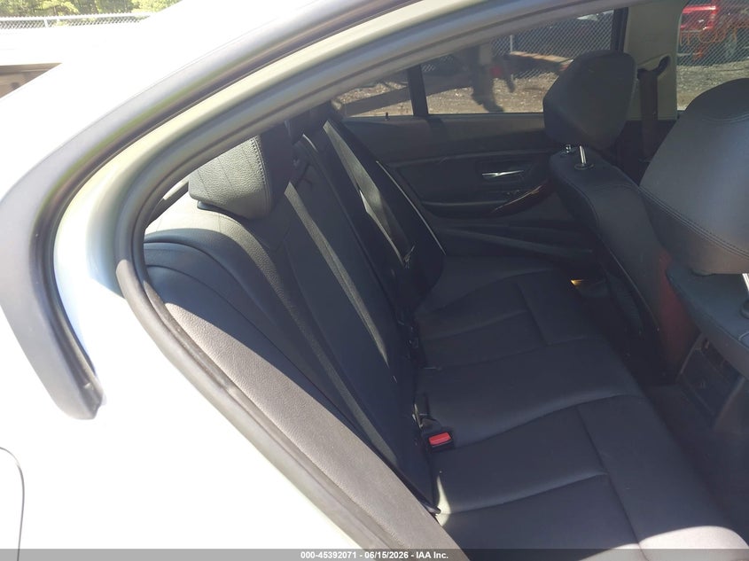 2014 BMW 3er VIN WBA3B5C57EF599511 IAAI salvage auction — UNDERCARRIAGE, Salvage Title, sold $125 on 2026-08-18 (photo 8)