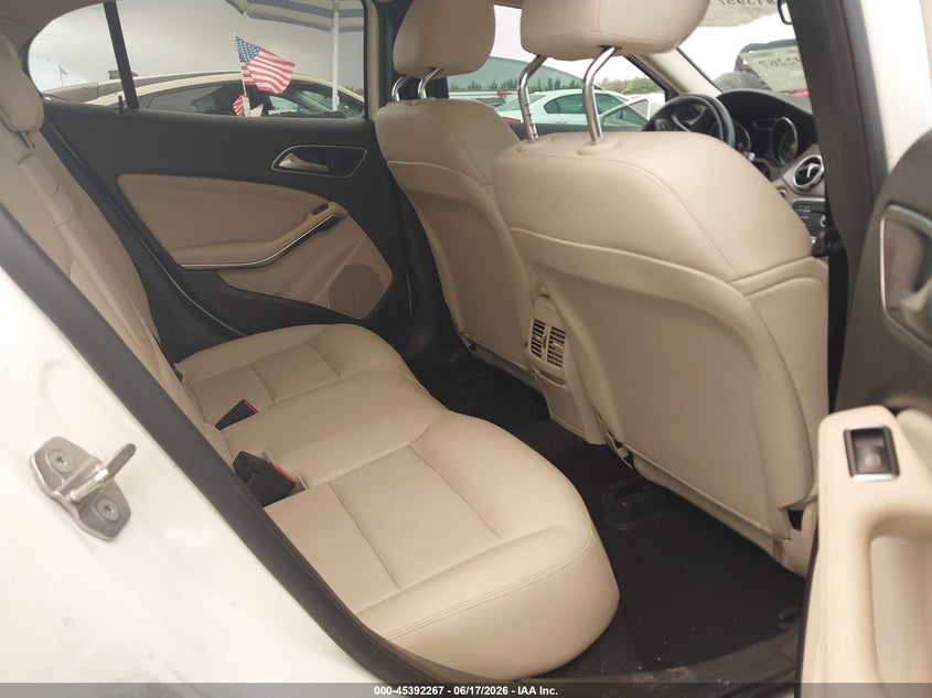 2019 Mercedes-benz Gla-klasse VIN WDCTG4EB9KJ551626 IAAI salvage auction — LEFT & RIGHT, Rebuildable (Florida), sold $4,200 on 2026-07-23 (photo 8)