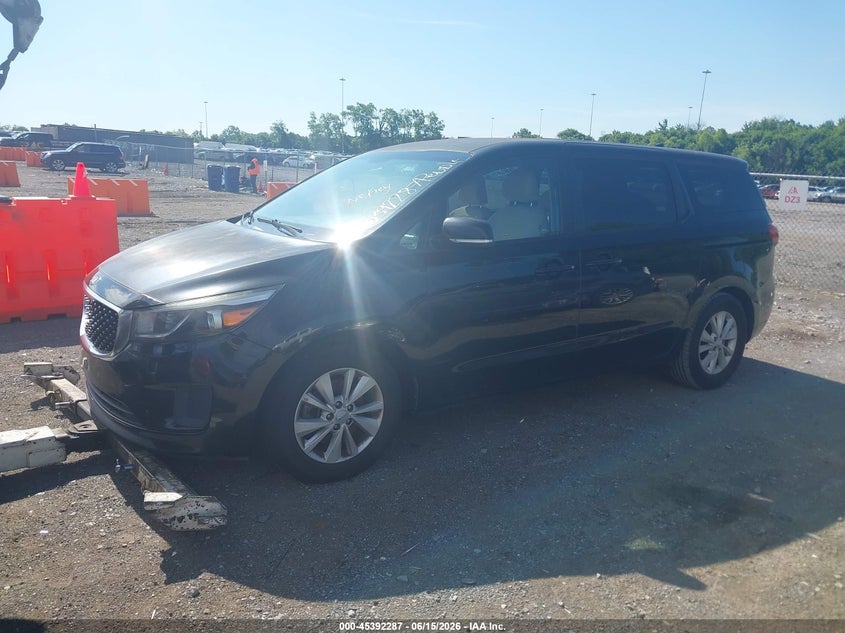 2018 Kia SEDONA VIN KNDMB5C13J6387803 IAAI salvage auction — NORMAL WEAR, Clear (Tennessee), sold $600 on 2026-07-16 (photo 2)