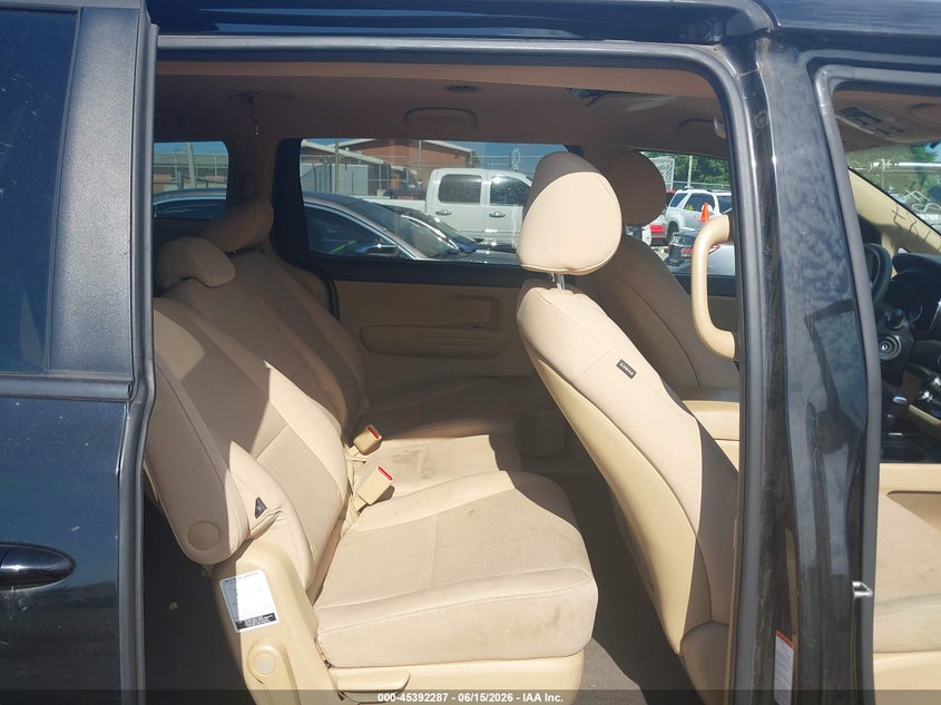 2018 Kia SEDONA VIN KNDMB5C13J6387803 IAAI salvage auction — NORMAL WEAR, Clear (Tennessee), sold $600 on 2026-07-16 (photo 8)