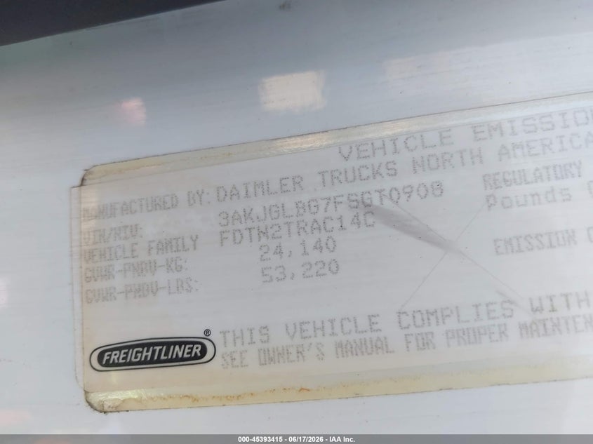2015 Freightliner Cascadia 125 VIN 3AKJGLBG7FSGT0908 IAAI salvage auction — SIDE, Salvage (California), sold $8,400 on 2026-09-02 (photo 8)