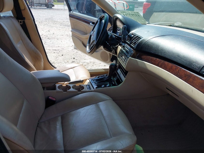 2004 BMW 3 series VIN WBAEV53474KM38251 IAAI salvage auction — NORMAL WEAR, Clear (Tennessee), sold $25 on 2026-07-29 (photo 5)
