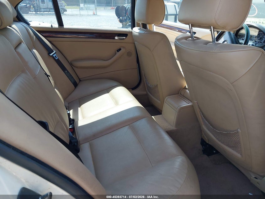 2004 BMW 3 series VIN WBAEV53474KM38251 IAAI salvage auction — NORMAL WEAR, Clear (Tennessee), sold $25 on 2026-07-29 (photo 8)