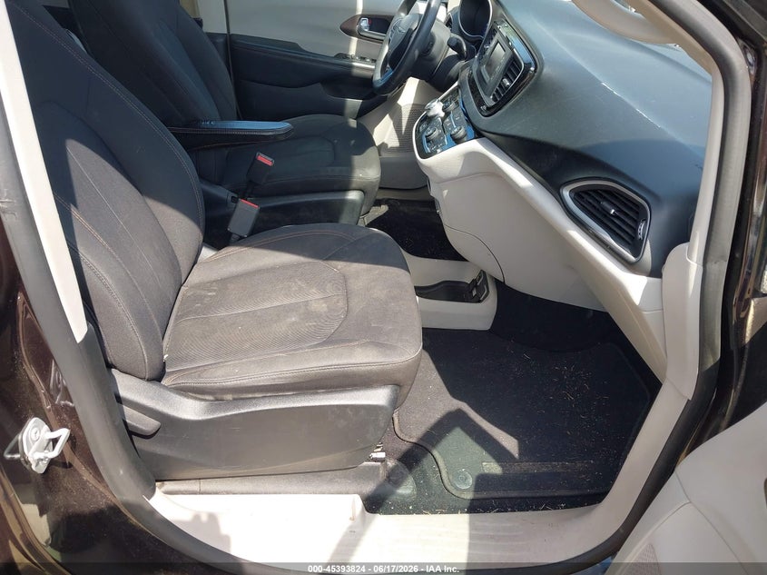 2017 Chrysler Pacifica VIN 2C4RC1DG0HR588320 IAAI salvage auction — FRONT END, Salvage (Massachusetts), sold $1,000 on 2026-07-18 (photo 5)