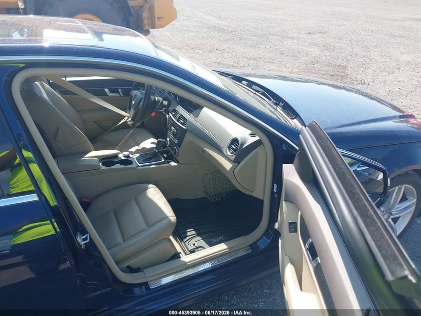 2012 Mercedes-benz C-klasse VIN WDDGF4HB6CR233333 IAAI salvage auction — LEFT FRONT, Salvage - Greater Than 75% (Maryland), sold $1,550 on 2026-08-11 (photo 5)
