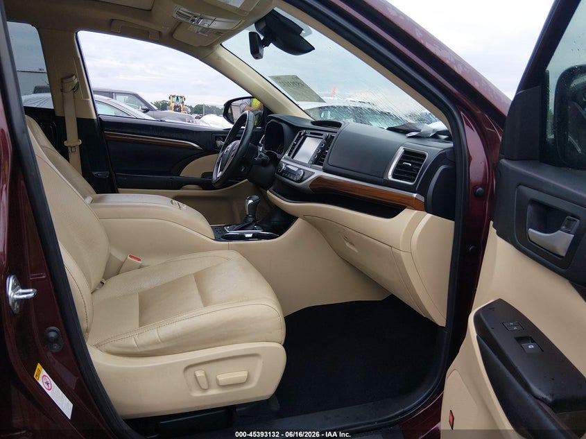 2018 Toyota Highlander VIN 5TDYZRFH5JS286744 IAAI salvage auction — SIDE, Salvage Title, sold $7,800 on 2026-07-29 (photo 5)