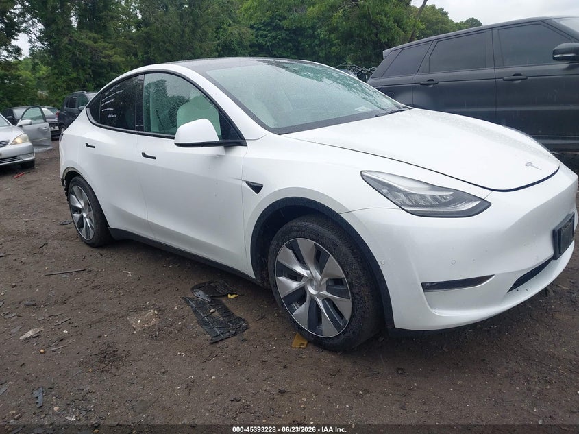 2021 Tesla Model y VIN 5YJYGAEE1MF130711 IAAI salvage auction — REAR END, Salvage Title, sold $8,100 on 2026-07-30 (photo 1)
