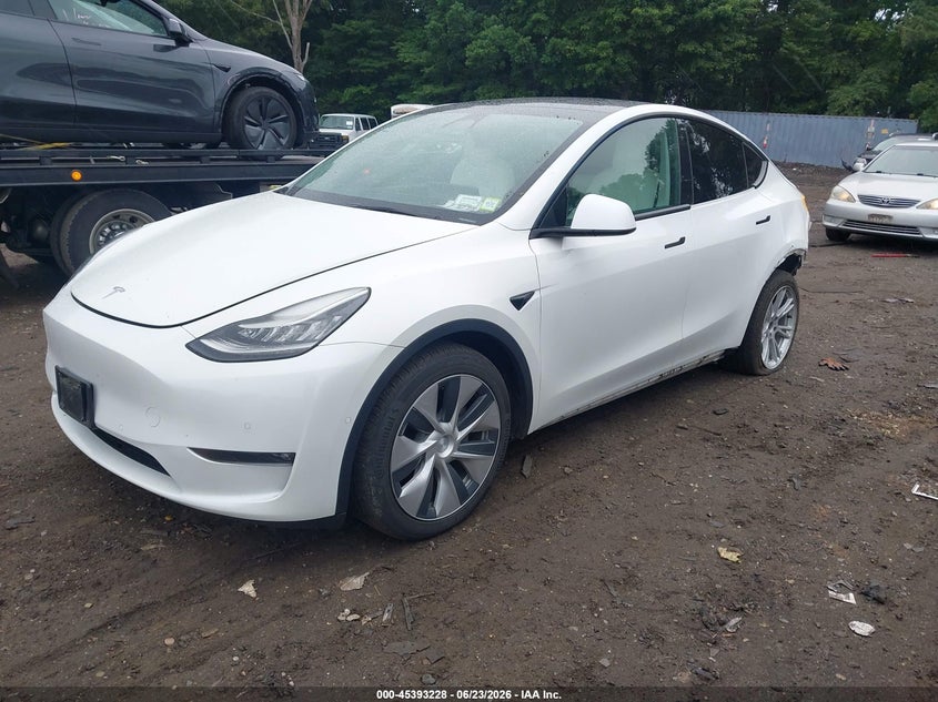 2021 Tesla Model y VIN 5YJYGAEE1MF130711 IAAI salvage auction — REAR END, Salvage Title, sold $8,100 on 2026-07-30 (photo 2)