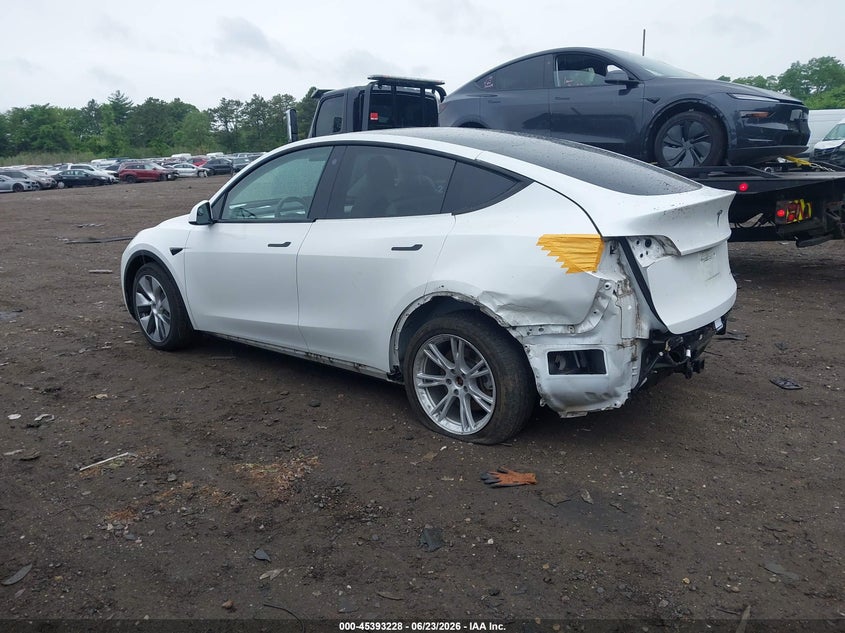 2021 Tesla Model y VIN 5YJYGAEE1MF130711 IAAI salvage auction — REAR END, Salvage Title, sold $8,100 on 2026-07-30 (photo 3)