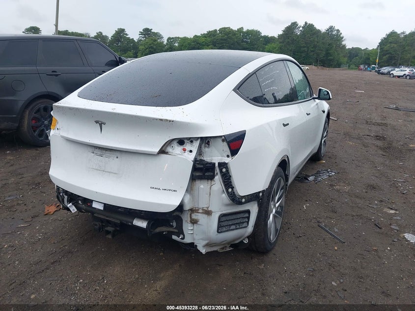 2021 Tesla Model y VIN 5YJYGAEE1MF130711 IAAI salvage auction — REAR END, Salvage Title, sold $8,100 on 2026-07-30 (photo 4)