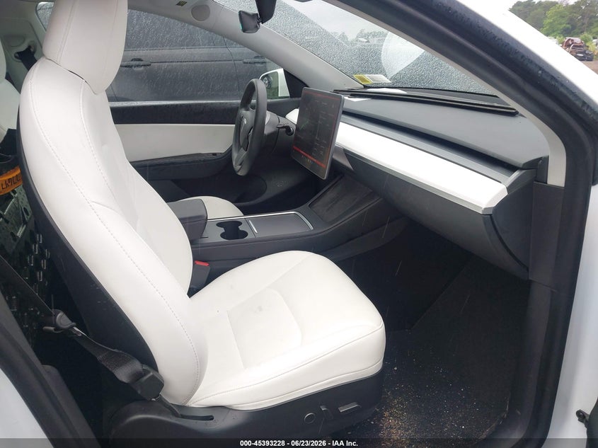 2021 Tesla Model y VIN 5YJYGAEE1MF130711 IAAI salvage auction — REAR END, Salvage Title, sold $8,100 on 2026-07-30 (photo 5)