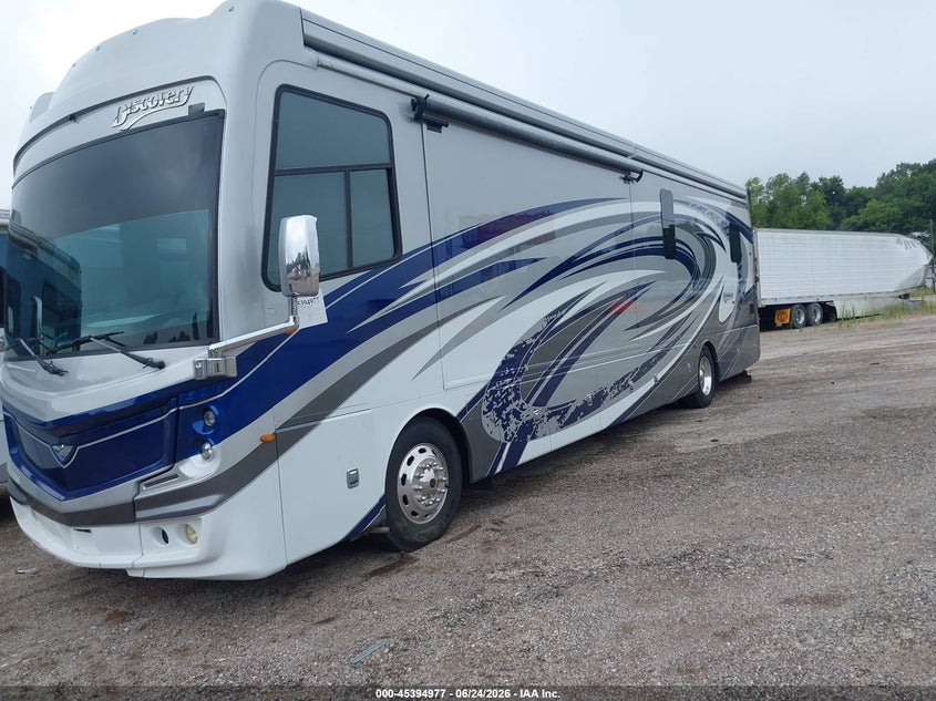 2020 Freightliner Chassis VIN 4UZACGFE5LCMC4341 IAAI salvage auction — Burn Engine, Rebuildable (Florida), sold $36,750 on 2026-08-24 (photo 2)