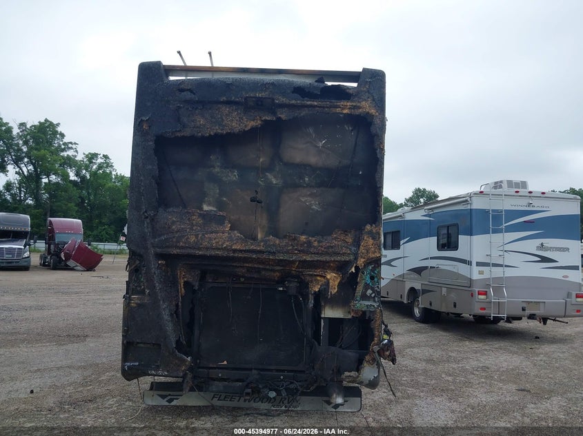 2020 Freightliner Chassis VIN 4UZACGFE5LCMC4341 IAAI salvage auction — Burn Engine, Rebuildable (Florida), sold $36,750 on 2026-08-24 (photo 6)