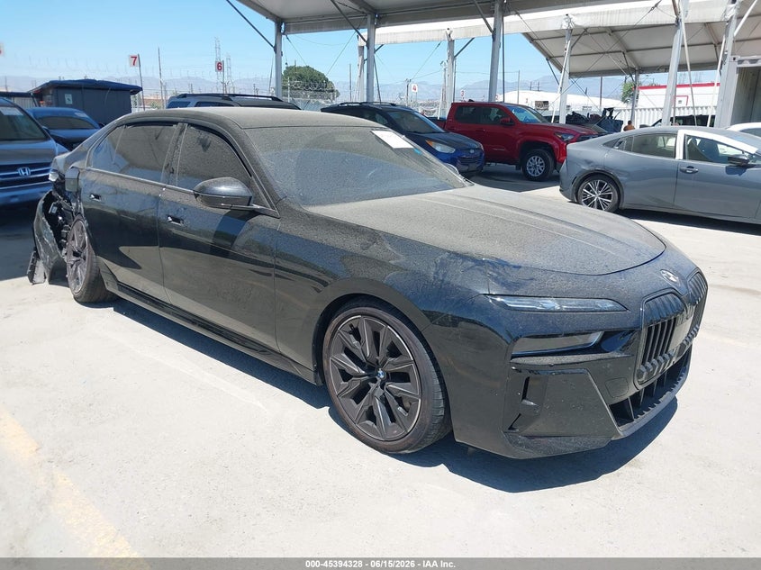 2025 BMW 7er VIN WBA33EJ03SCU72563 — IAAI salvage auction photo