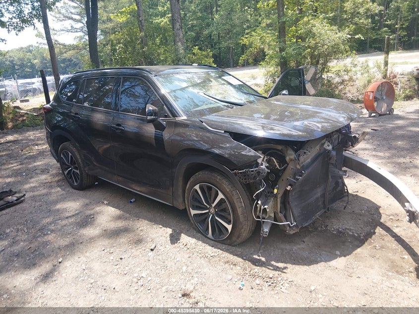 2021 Toyota Highlander VIN 5TDLZRAH0MS054090 IAAI salvage auction — FRONT & REAR, Clear (Virginia), sold $6,600 on 2026-07-15 (photo 1)