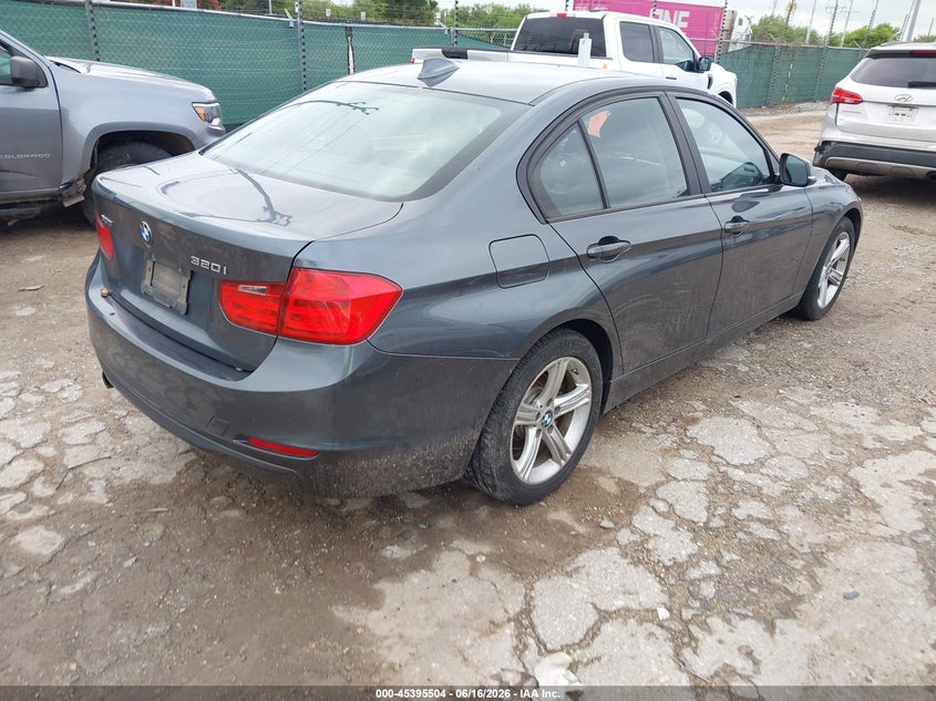 2015 BMW 3 series VIN WBA3C3G54FNS73801 IAAI salvage auction — NORMAL WEAR, Original (Texas), sold $1,325 on 2026-07-29 (photo 4)