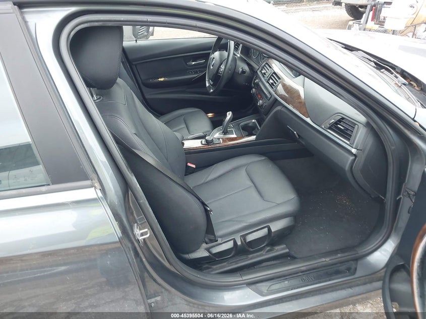 2015 BMW 3 series VIN WBA3C3G54FNS73801 IAAI salvage auction — NORMAL WEAR, Original (Texas), sold $1,325 on 2026-07-29 (photo 5)