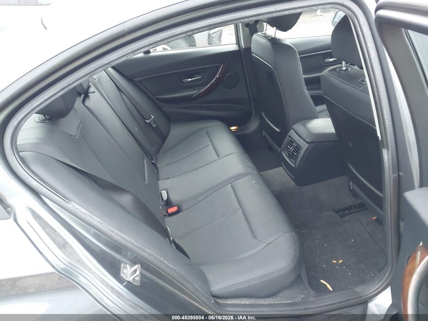 2015 BMW 3 series VIN WBA3C3G54FNS73801 IAAI salvage auction — NORMAL WEAR, Original (Texas), sold $1,325 on 2026-07-29 (photo 8)