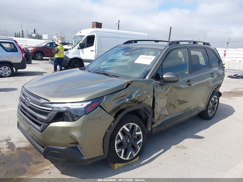 2025 Subaru Forester VIN JF2SLDDCXSH520031 IAAI salvage auction — REAR END, Salvage (California), sold $125 on 2026-07-29 (photo 2)