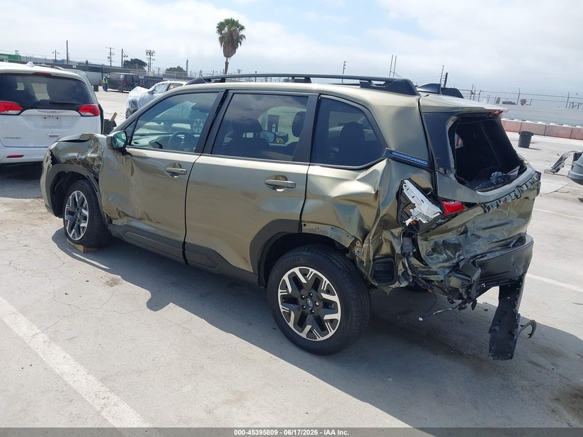 2025 Subaru Forester VIN JF2SLDDCXSH520031 IAAI salvage auction — REAR END, Salvage (California), sold $125 on 2026-07-29 (photo 3)