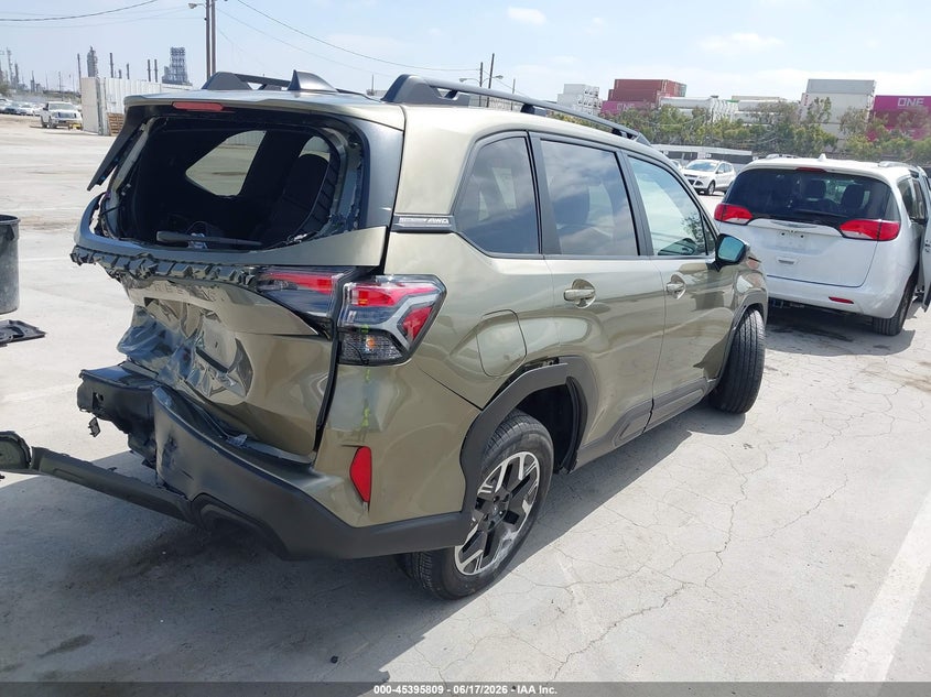 2025 Subaru Forester VIN JF2SLDDCXSH520031 IAAI salvage auction — REAR END, Salvage (California), sold $125 on 2026-07-29 (photo 4)