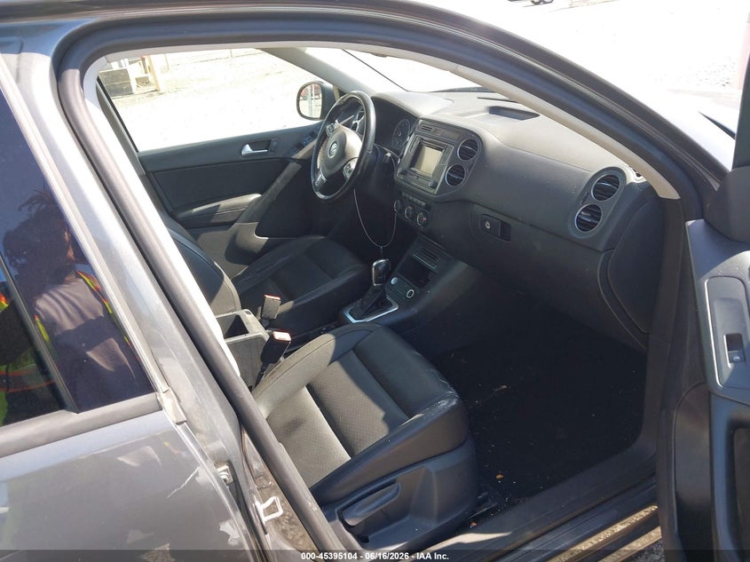 2016 Volkswagen Tiguan VIN WVGBV7AX2GW508651 IAAI salvage auction — REAR END, Salvage (Ohio), sold $25 on 2026-07-28 (photo 5)