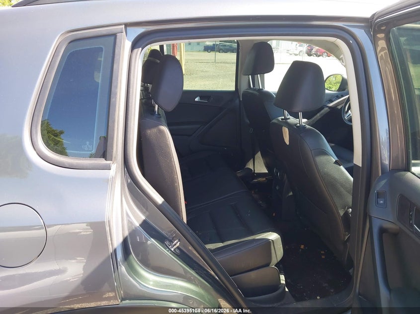 2016 Volkswagen Tiguan VIN WVGBV7AX2GW508651 IAAI salvage auction — REAR END, Salvage (Ohio), sold $25 on 2026-07-28 (photo 8)