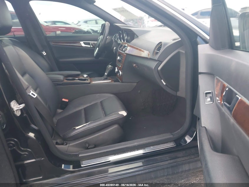 2012 Mercedes-benz C-klasse VIN WDDGF8BB9CA696579 IAAI salvage auction — LEFT FRONT, Rebuildable (Florida), sold $25 on 2026-07-30 (photo 5)