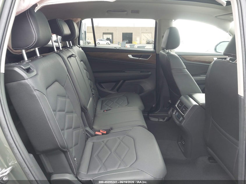 2026 Volkswagen Atlas VIN 1V2KN2CA5TC574699 IAAI salvage auction — RIGHT FRONT, Salvage Title, sold $10,000 on 2026-07-29 (photo 8)