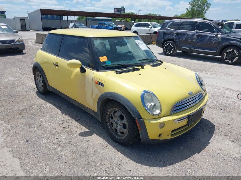 2006 Mini Cooper VIN WMWRC33506TJ74565 IAAI salvage auction — LEFT REAR, Original (Texas), sold $900 on 2026-08-05 (photo 1)