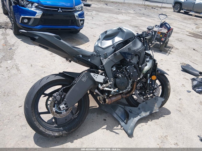 2025 Kawasaki Zx VIN JKBZXJJ16SA031322 IAAI salvage auction — ROLLOVER, Salvage (Pennsylvania), sold $575 on 2026-07-23 (photo 4)