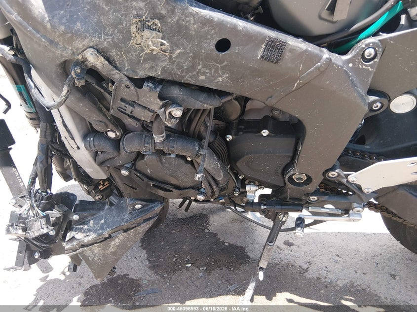 2025 Kawasaki Zx VIN JKBZXJJ16SA031322 IAAI salvage auction — ROLLOVER, Salvage (Pennsylvania), sold $575 on 2026-07-23 (photo 9)