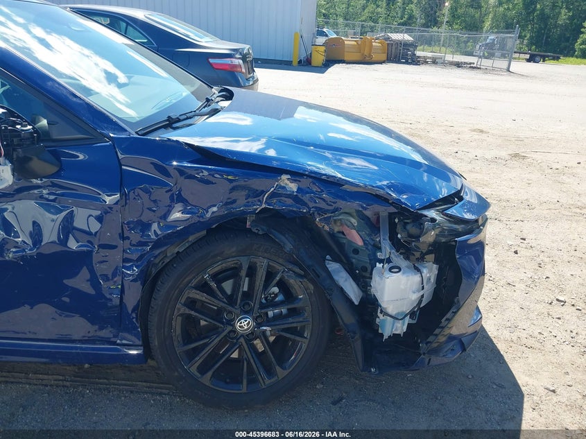 2026 Toyota Camry VIN 4T1DBADK2TU038190 IAAI salvage auction — RIGHT SIDE, Salvage (Massachusetts), sold $11,000 on 2026-08-26 (photo 6)